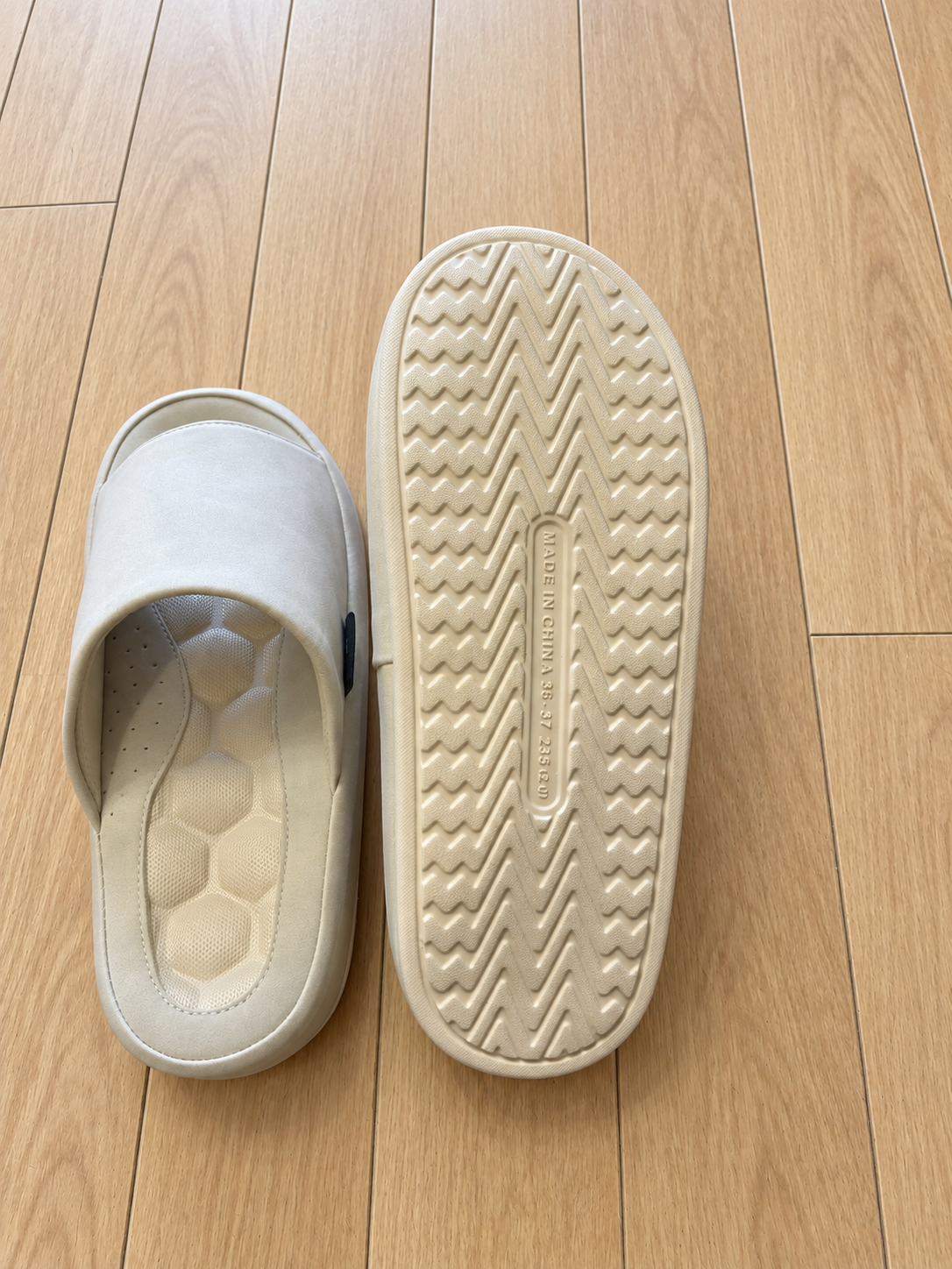 KACHIKAスリッパのハニカム構造の中敷きと滑り止めのある靴底